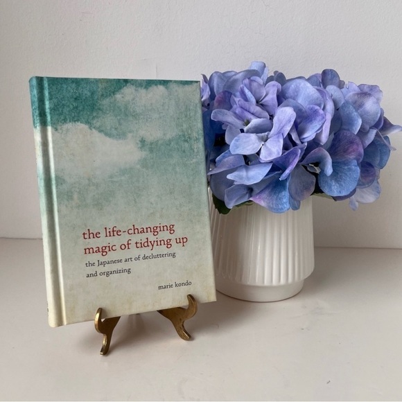 Book: The Life-Changing Magic of Tidying Up by Marie Kondo - Picture 4 of 14